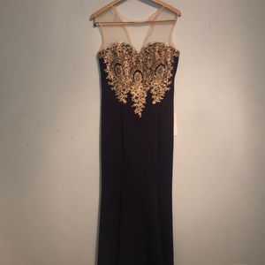 NWT baby online dress size not sure